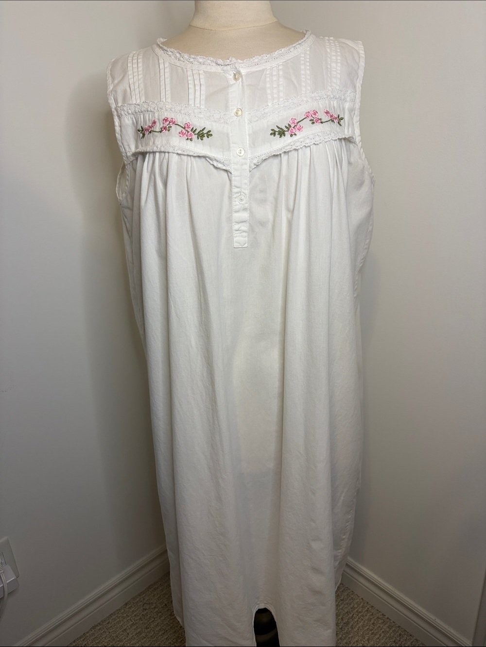 NICE N’ COMFY White 100% Cotton Embroidered Floral Nightgown SIZE XL